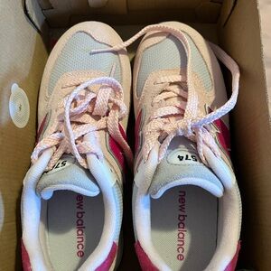 New Balance Women's Pink and Gray Sneakers